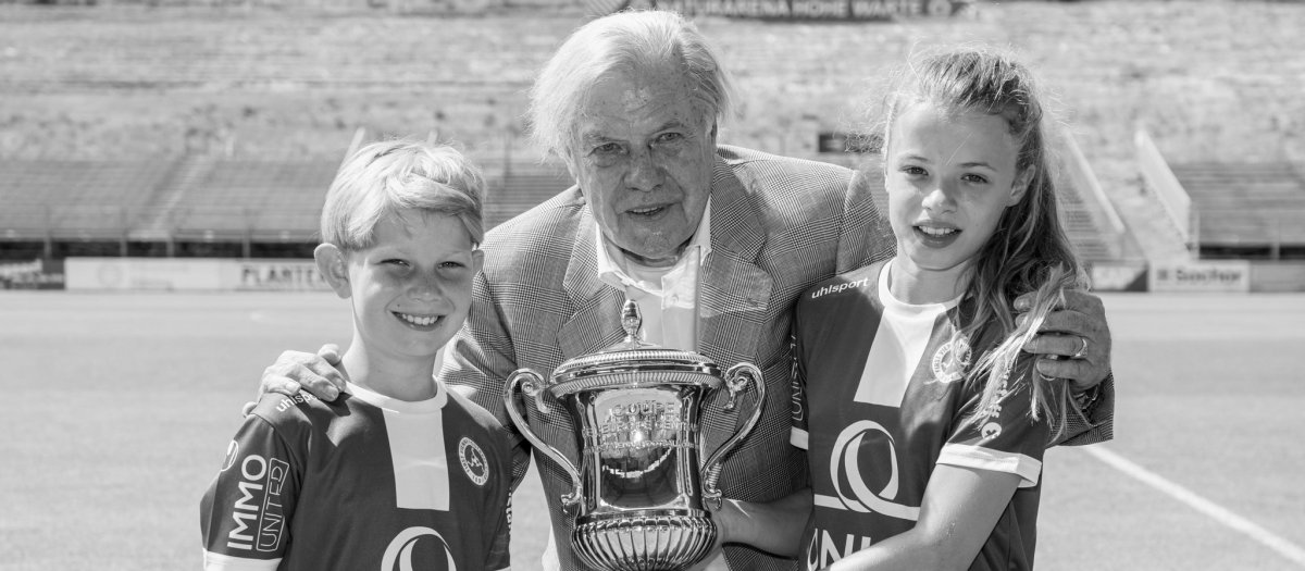 Austrian Football Legend Hans Buzek Dies at 88 - News Directory 3